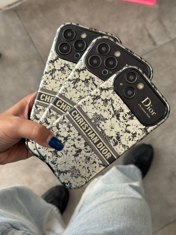 قاب گوشی آیفون دیور گلدار نقره‌ای محافظ لنز دار💐