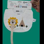 پیشبند نوزادی بند پستانکی عمده 12 عددی بند پستانک‌دار پارچه مخمل گلدوزی ارشیدو اوکی دوکی