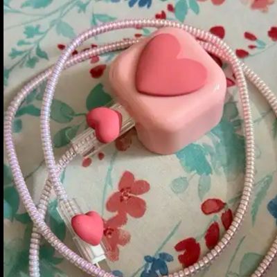 محافظ شارژر قلبی سه‌بعدی صورتی (مدل UK)