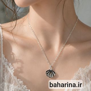گردنبند زنانه طرح صدف نگین‌دار استیل نقره‌ای