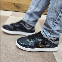 کفش نایک دراگون پوست ماری زیره شیشه ای طرح اژدها در دو رنگ سفید طلایی و مشکی آبی