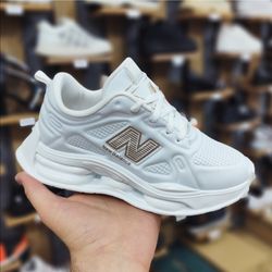 کفش بچه گانه نیوبالانس زیره کپسولی در دو رنگ مشکی و سفید