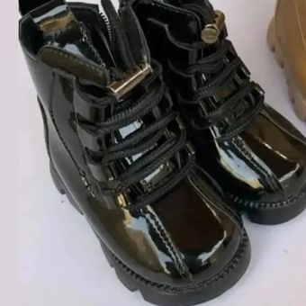 بوت چرم و ورنی