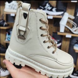 نیم بوت بچه گانه (دخترانه) بغل زیپ و سگکدار رنگ کرم