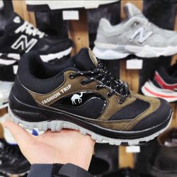 کفش کوهنوردی کمل در دو رنگ مشکی تمام و مشکی قهوه ای