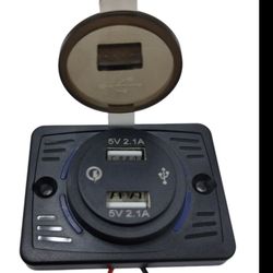 شارژر خودرویی پنلی دو خروجی USB 2.1A مخصوص اسپرت ماشین