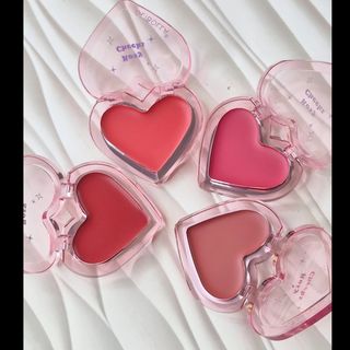 رژگونه کرمی قلبی