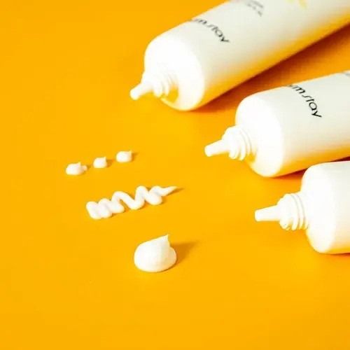 کرم دور چشم ضد چروک و روشنکننده فارم استی مدل یوجا حجم 45 میل ساخت کره جنوبی