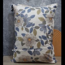 روبالشتی طرح گل برگ آبی