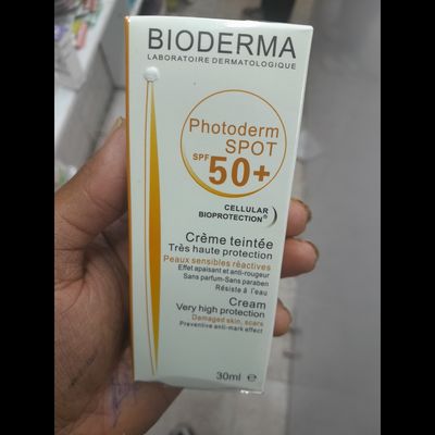 ضد آفتاب بی رنگ فتودرم اسپات +spf50 حجم 30 میل