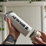 شیکر استنلی 590 میل مخزن دار مدل Activate Shaker Bottle رنگ مشکی همراه با توری