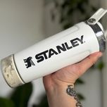 شیکر استنلی 590 میل مخزن دار مدل Activate Shaker Bottle رنگ مشکی همراه با توری