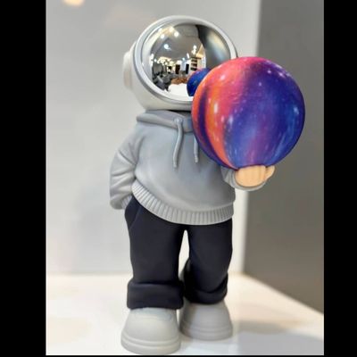 اسپیکر ایستاده کره به دست