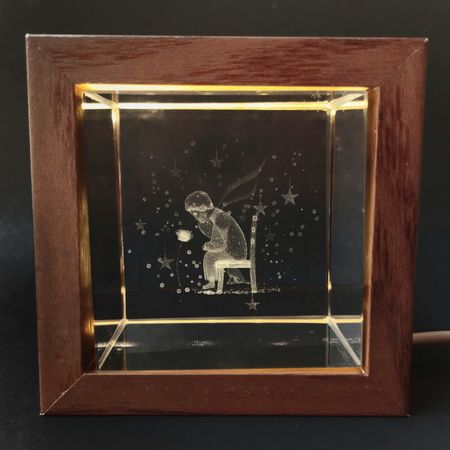 چراغ کریستالی مدل شازده کوچولو و گل سرخ