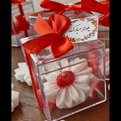 گیفت بابونه به همراه رول حافظ