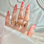 پروانه شیشه ای طلایی