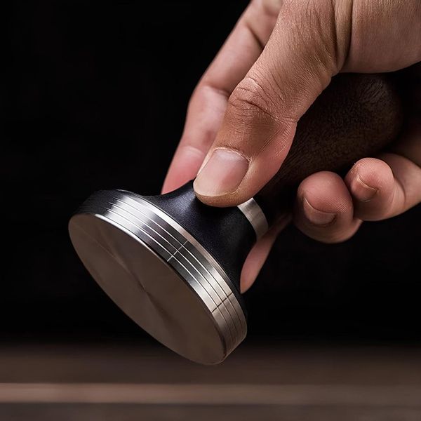 تمپر قهوه 58 میلی‌متری پرایم مدل D دسته چوبی | تمپر استیل باریستا Prime