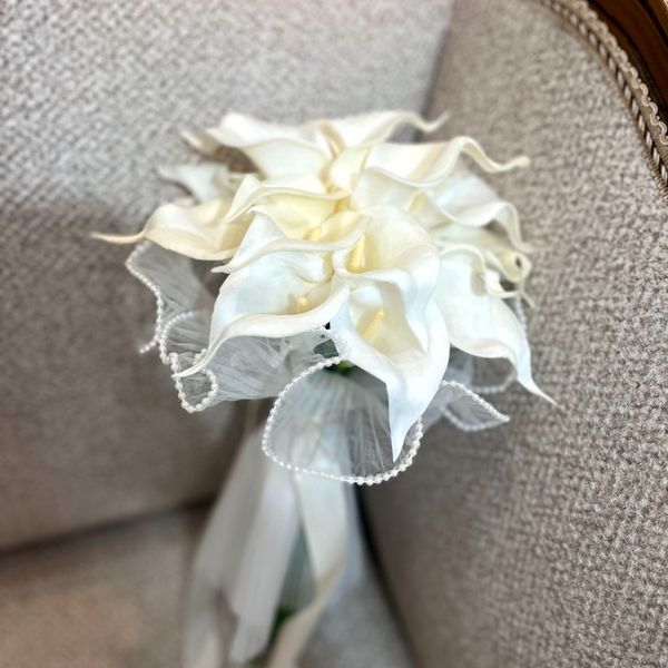 دسته گل شسپوری لمسی 20 شاخه با با تور پلیسه ای