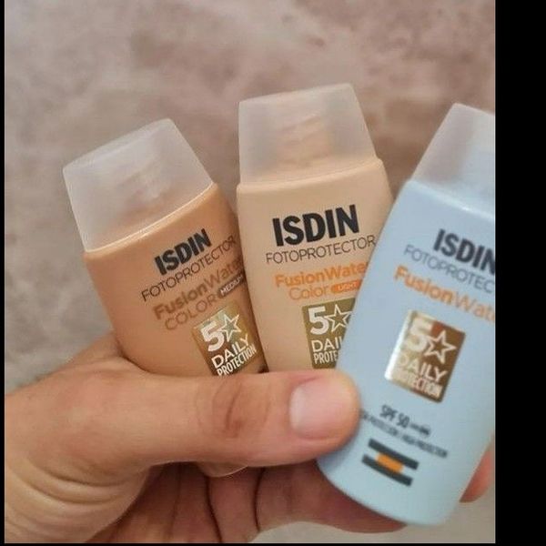 ضد آفتاب ایزدین مدل فیوژن واتر مجیک رنگ لایت ISDIN FusionWater Magic Light SPF50