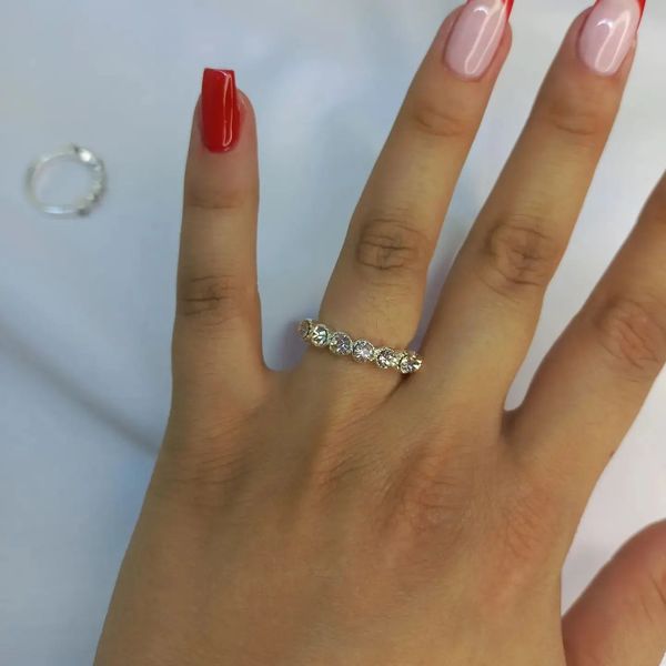 انگشتر پر‌نگین