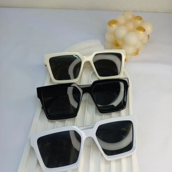 عینک فریم مربع بزرگ