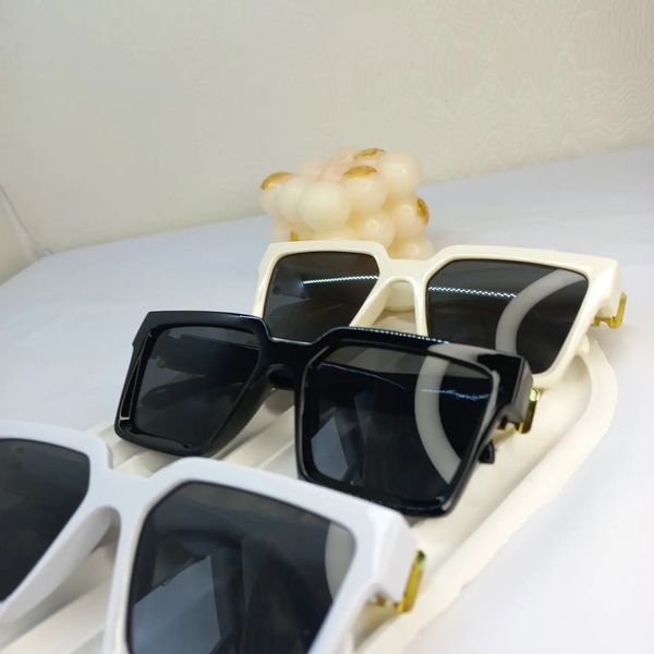 عینک فریم مربع بزرگ