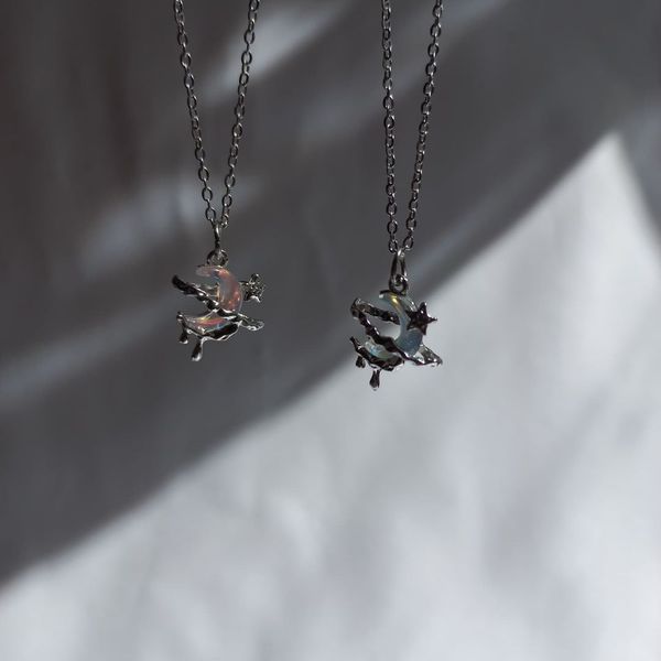 گردنبند ماه هلوگرامی