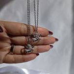 گردنبند ماه هلوگرامی