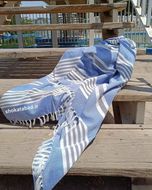 حوله حمام دستباف ریسما با طراحی سفارشی در دو رنگبندی آبی و قرمز - شماره 65/01