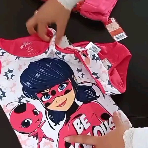 ست تاپ و شورت طرح دخترک کفشدوزکی