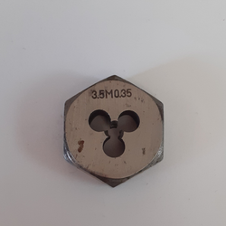 حدیده M3.5 3.5 * 0.35 mm در گام 0.35 میلیمتر  GOLIACH DIE NUT HSS