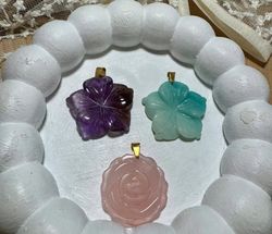 پلاک طرح گل سنگ طبیعی اویز استیل رنگ ثابت