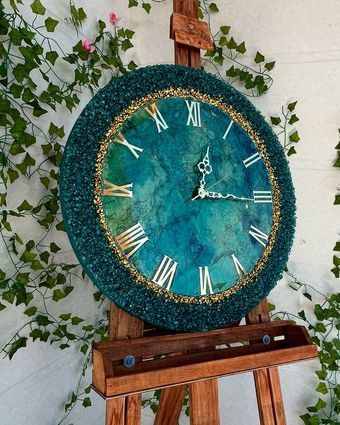 ساعت دیواری رزینی طرح آنا (سبز)
