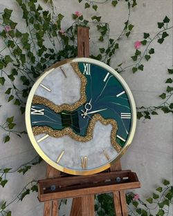 ساعت دیواری رزینی طرح سورنا