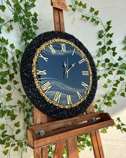 ساعت دیواری رزینی طرح ژیوا مشکی