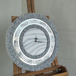 ساعت دیواری رزینی طرح رخشان نقره ای