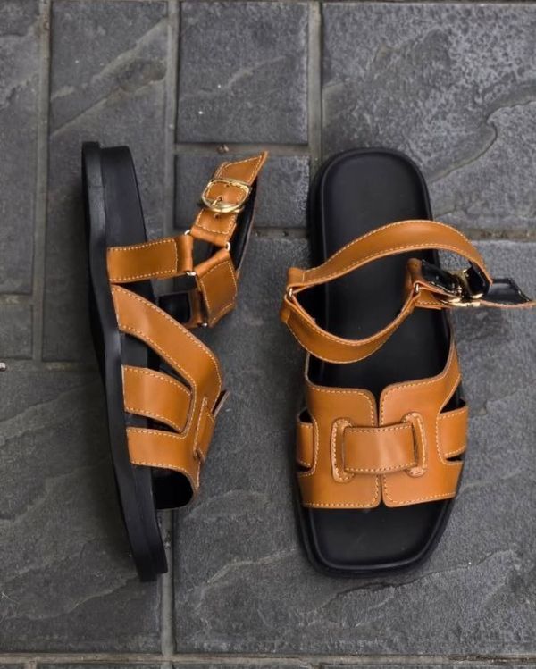 🦋صندل الی 🩶