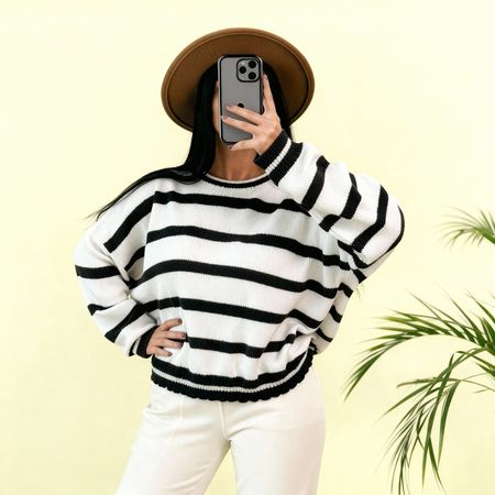 پلیور بافت راه راه زنانه یقه گرد (در دو رنگ سفید مشکی و زرشکی)