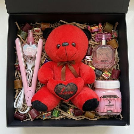 باکس کادو زنانه خاص | عروسک + ادکلن + آرایشی