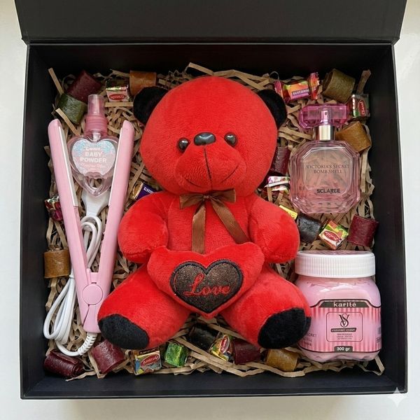 باکس کادو زنانه خاص | عروسک + ادکلن + آرایشی