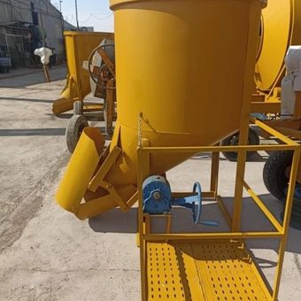 باکت بتن‌ریزی 750 لیتری تخلیه از بغل گیربکسی با جای نفر