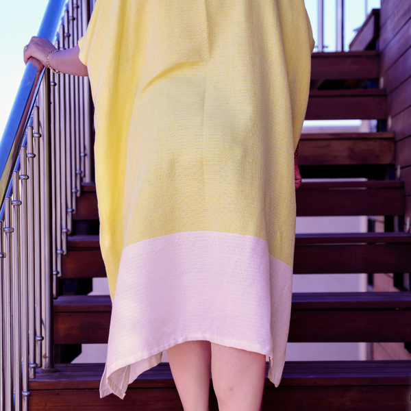 پانچو (حوله ساحلی) با رنگ بندی  زرد و سفید - شمار0 104/01