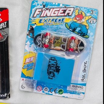 اسکیت بورد انگشتی