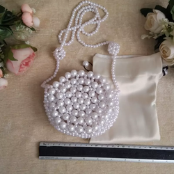 کیف مروارید بافی عروس و اسپرت طرح گل سفید صدفی