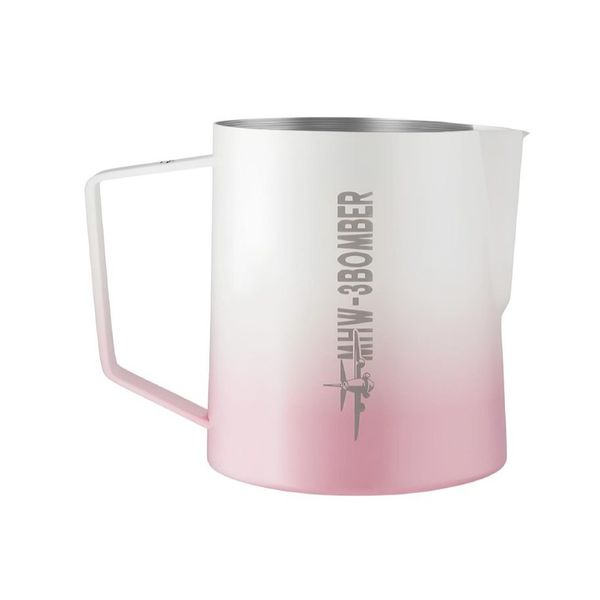پیچر شیر استیل 500 میلی‌لیتری بمبر MHW‑3BOMBER ورژن 5 مدل Gradient Pink – پیچر حرفه‌ای لاته آرت با دهانه کروکودیلی