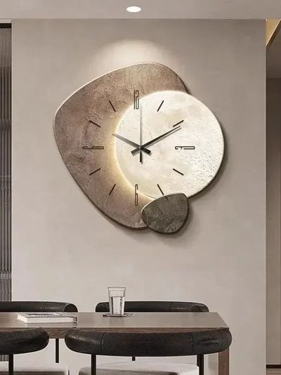 ساعت مدل مثلثی