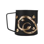 پیچر شیر 500 میلی‌لیتری بمبر MHW‑3BOMBER ورژن 5 مدل Year of the Snake – پیچر حرفه‌ای لاته آرت با دهانه کروکودیلی