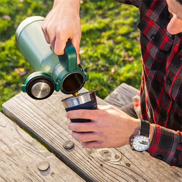 فلاسک استنلی مدل CLASSIC EASY-POUR GROWLER کد F 2021 گنجایش 2 لیتر