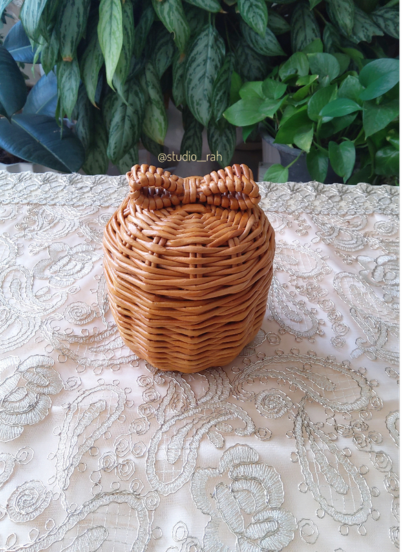 باکس پاپیون‌دار کوچک حصیری استودیو راح