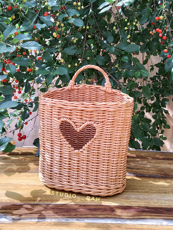 گلدان قلبی حصیری استودیو راح